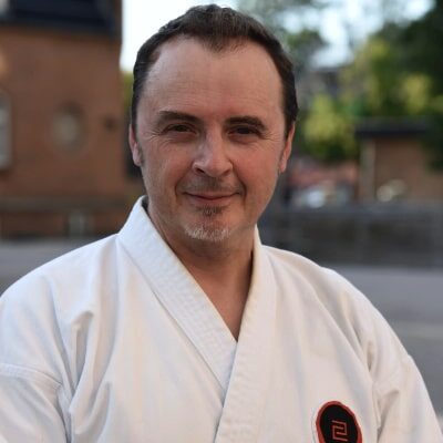 Julian Evert formand og instruktør i Aarhus Karateklub